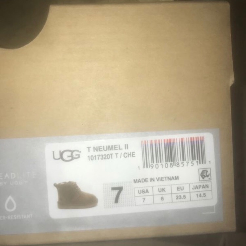 Toddler boy uggs size 7 - Picture 2 of 2